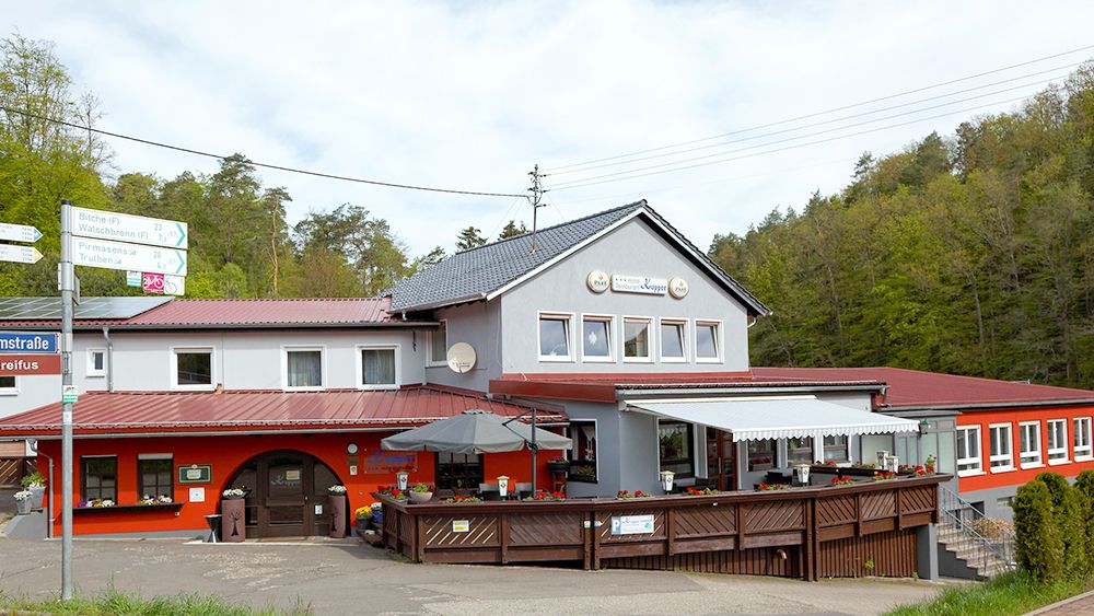 Hotel Kupper Restaurant Eppenbrunn Pfalzerwald Erholungsgebiet Luftkurort Naturpark Nordvogesen Beirgarten Deutschland Frankreich